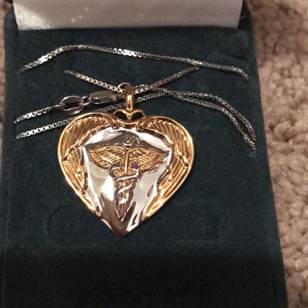 nurses serenity prayer diamond pendant